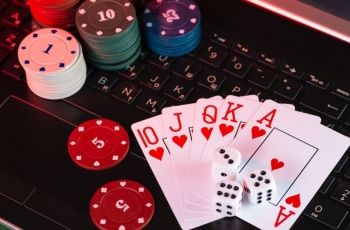 Is Online Gambling More Dangerous Than Offline Casinos?